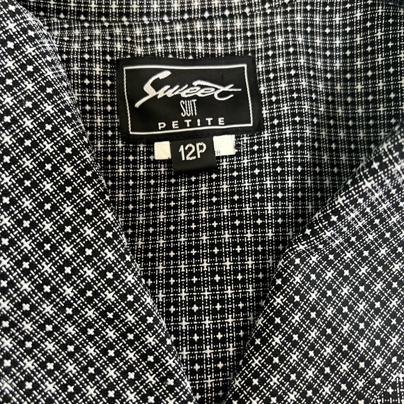 Sweet suit - Picture 2 of 2